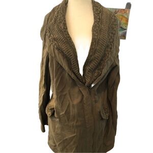 3/25🙂 Blue Rain Boutique style jacket. Army green, w pockets and quilted front